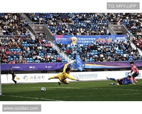 足球巨星穿着旧鞋比赛展现不凡球技和对足球的执着精神 足球巨星穿着旧鞋比赛展现不凡球技和对足球的执着精神