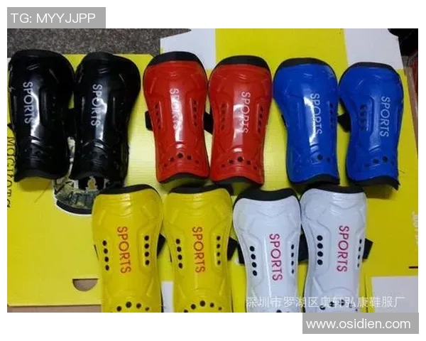 白足球鞋儿童护腿板球星专属装备提升孩子运动表现与安全保护 白足球鞋儿童护腿板球星专属装备提升孩子运动表现与安全保护